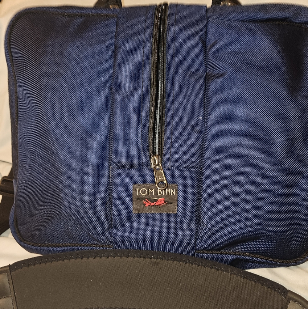 Tom Bihn Pilot Navy & Upgraded Should/Crossbody Strap